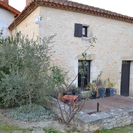 Authentique Avec Cheminee, Terrasse Et Wifi En Charente - Fr-1-653-119 *