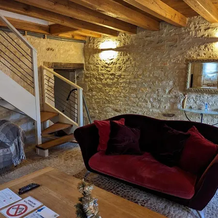Дом отдыха Authentique Avec Cheminee, Terrasse Et Wifi En Charente - Fr-1-653-119 Rivieres (Charente)