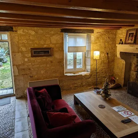 Authentique Avec Cheminee, Terrasse Et Wifi En Charente - Fr-1-653-119