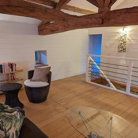 Authentique Avec Cheminee, Terrasse Et Wifi En Charente - Fr-1-653-119 *