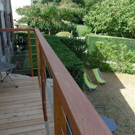 Casa de Férias Authentique Avec Cheminee, Terrasse Et Wifi En Charente - Fr-1-653-119 *