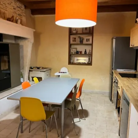 Authentique Avec Cheminee, Terrasse Et Wifi En Charente - Fr-1-653-119 Rivieres (Charente)